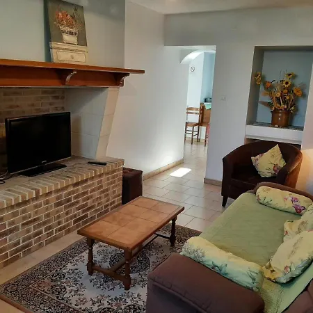 Gite Communal Authentique, Animaux Acceptes, 2 Chambres - Fr-1-653-78 بيت للعطل *